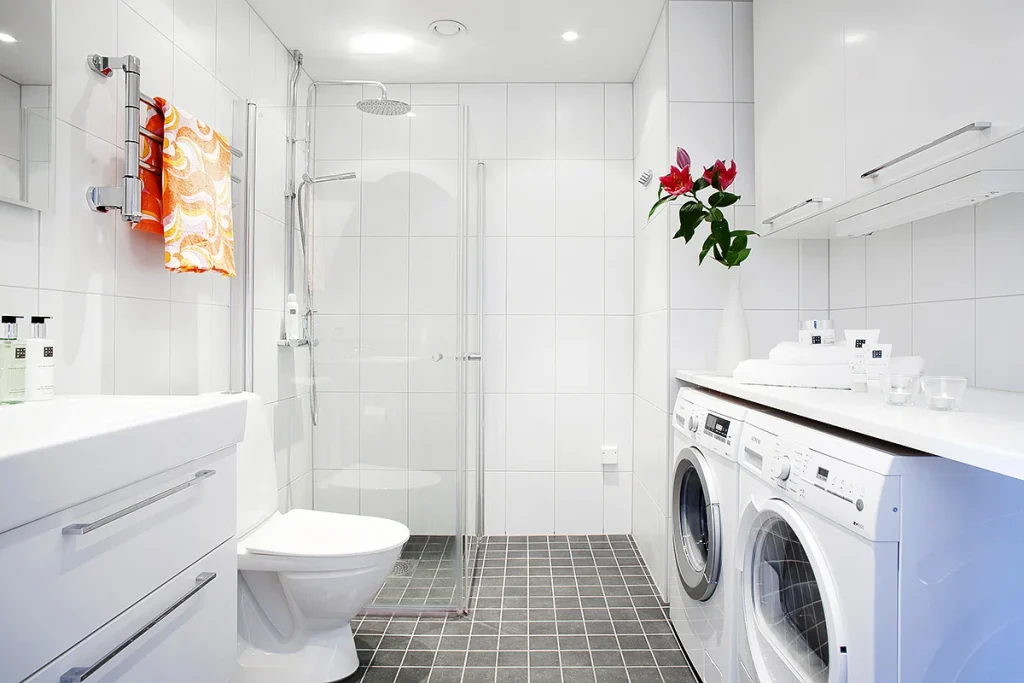 25. Renovering av badrum med va╠etrumsmatta i radhus